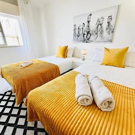 High Standard Flat, Next To All Attractions Apartment *