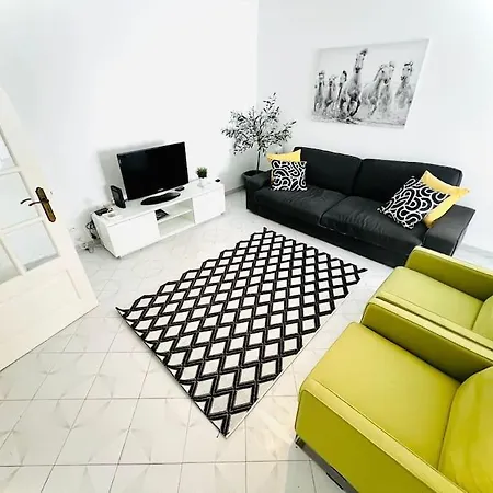 Apartment High Standard Flat, Next To All Attractions *